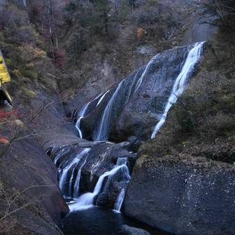 ここからの階段がめっちゃキツかった💦
今日は荷物重いんだよ。
一眼レフセット 1.5kg 超😅