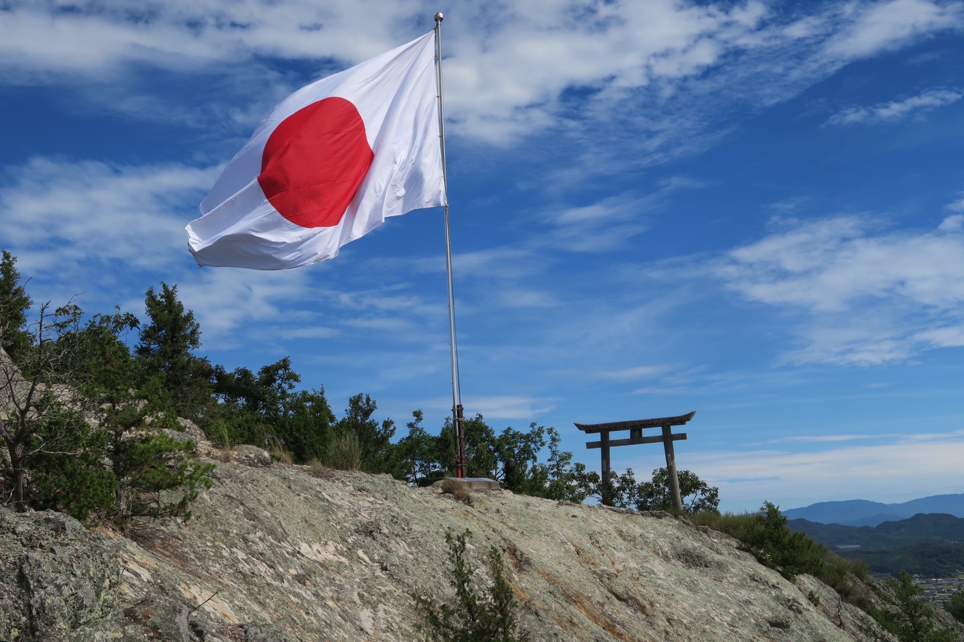山の日なので国旗掲揚の山へ 嶽山 はなこさんのさぬき市の活動データ Yamap ヤマップ