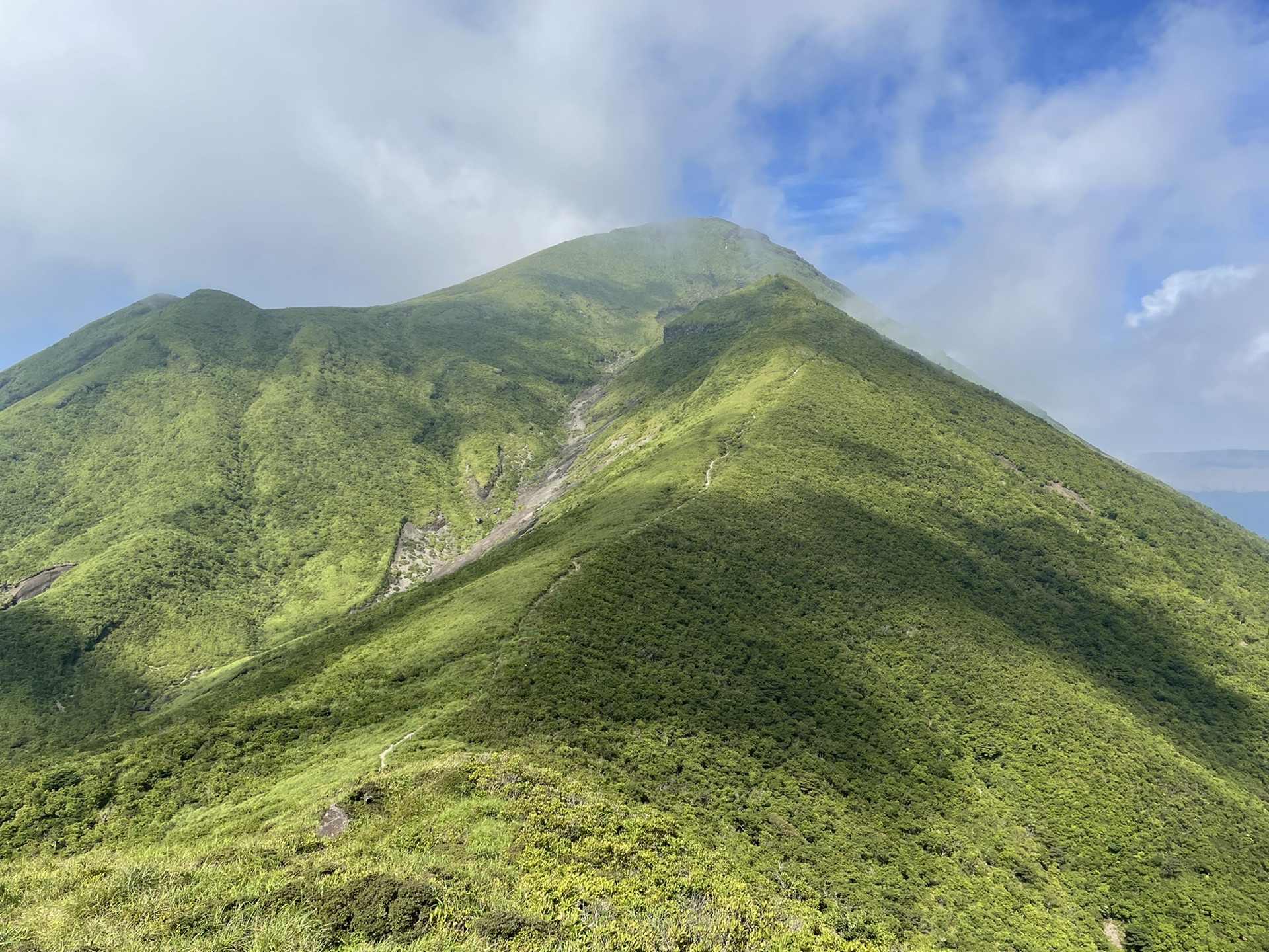 二子石・高千穂峰（霧島山） 裏街道夏景色 / maesei ⛰さんの霧島山・韓国岳・高千穂峰・夷守岳・烏帽子岳の活動データ | YAMAP