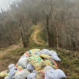 南の途中　ゴミ🗑️袋あり
なので　一つ持って帰ろうか😑　と…
見ると　一個がデカイ🤣😝🤣😝　無理バイ、と
スルーしました😳
トモタさん❤️ごめん🙏ね、と