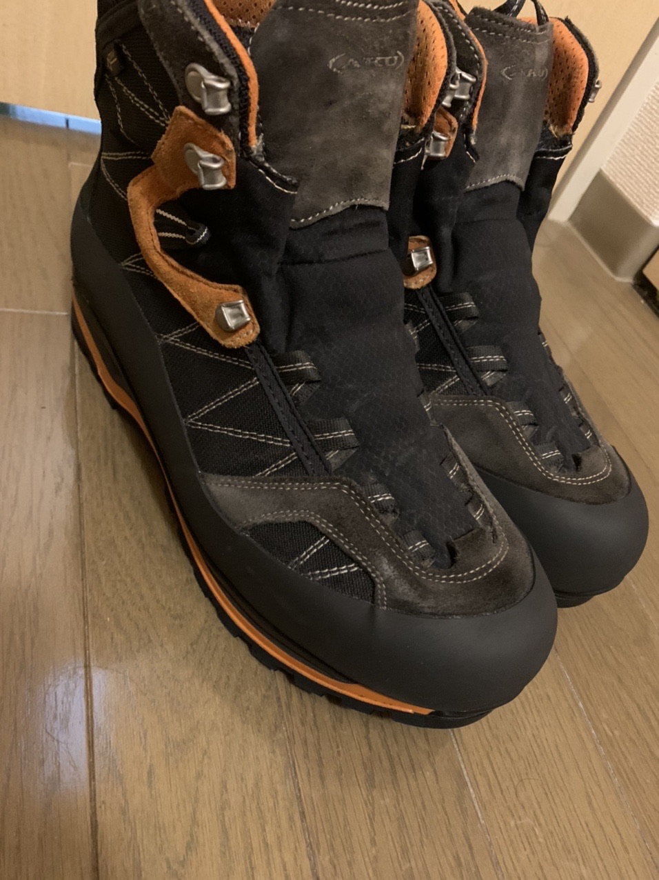 ソール交換に出してたAKUのテングGTX / にゃはにゃは的存在