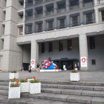 大阪市 大阪市役所前。
あそこまで行きたくないのでここから写真撮ってたら、車来るから危ないよと警備員に注意されました🥺