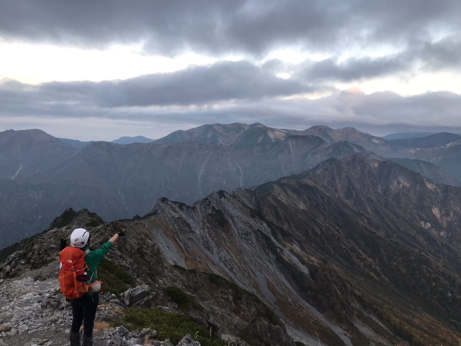 新穂高 槍ヶ岳 西鎌尾根を経て双六岳へ 絶景の紅葉を求め あきさんの槍ヶ岳 穂高岳 上高地の活動データ Yamap ヤマップ