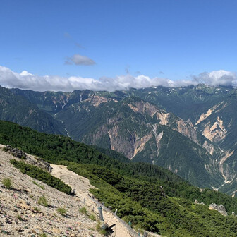 燕岳・餓鬼岳・唐沢岳 朝は強風が吹いていたが、下山する頃には穏やかに