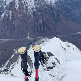 下はタイミングを狙っている東尾根
