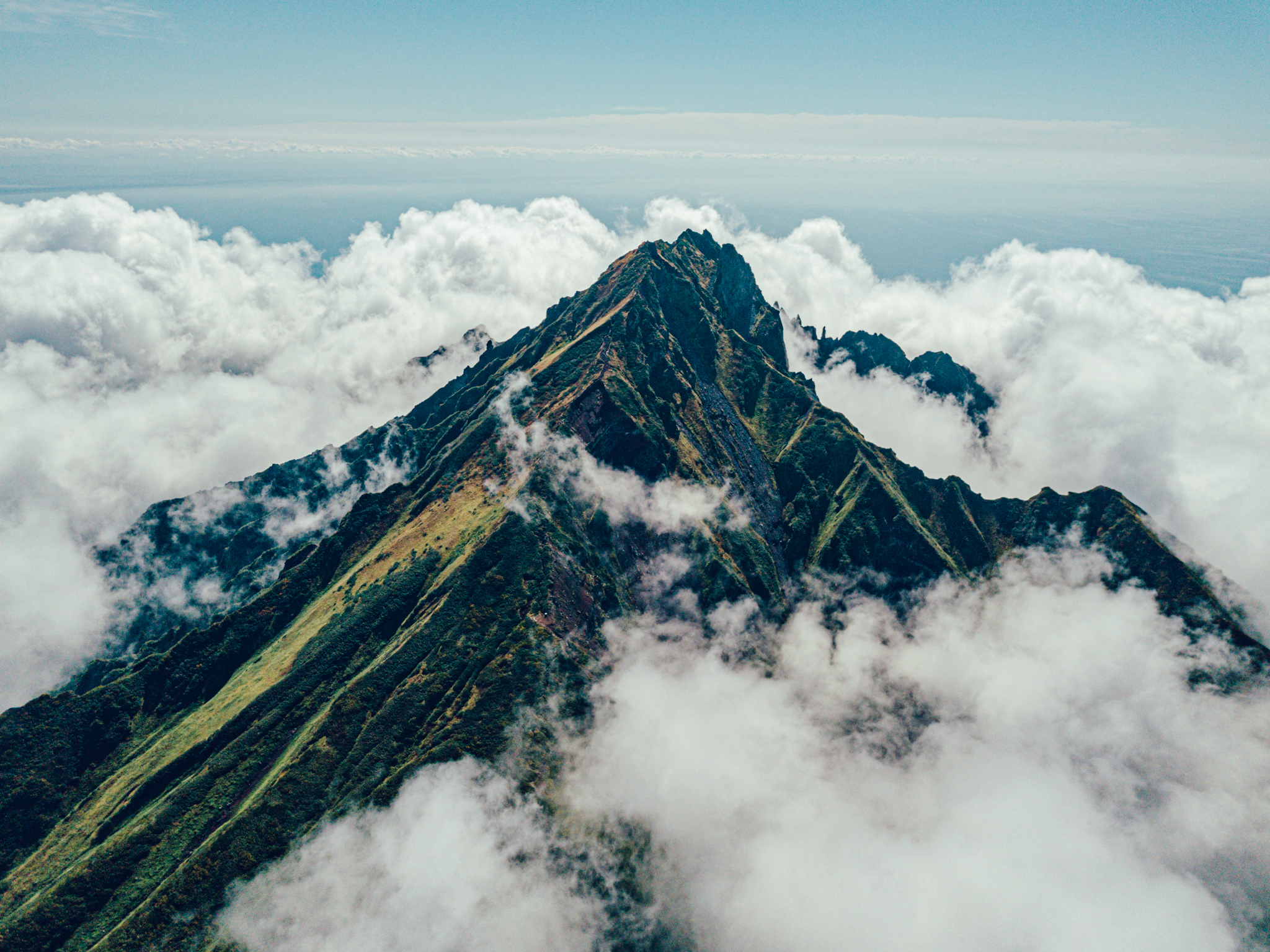 21 9 10 草紅葉の利尻山 横田裕市 写真家さんの利尻山 利尻富士 の活動データ Yamap ヤマップ