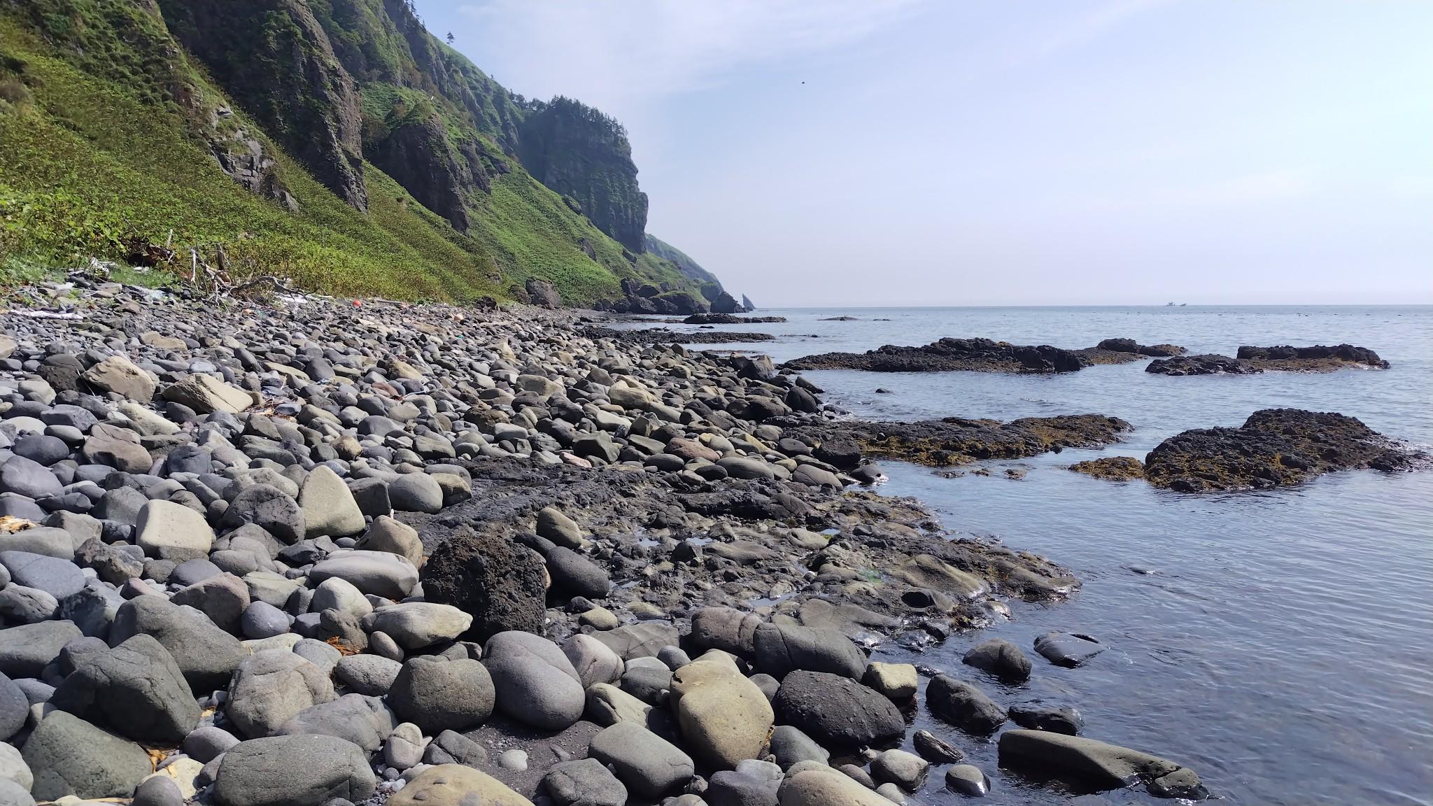 遠くにタケノコ岩が見えてきました。