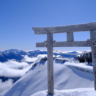 立山・雄山・浄土山 ⛩️の奥に槍ヶ岳