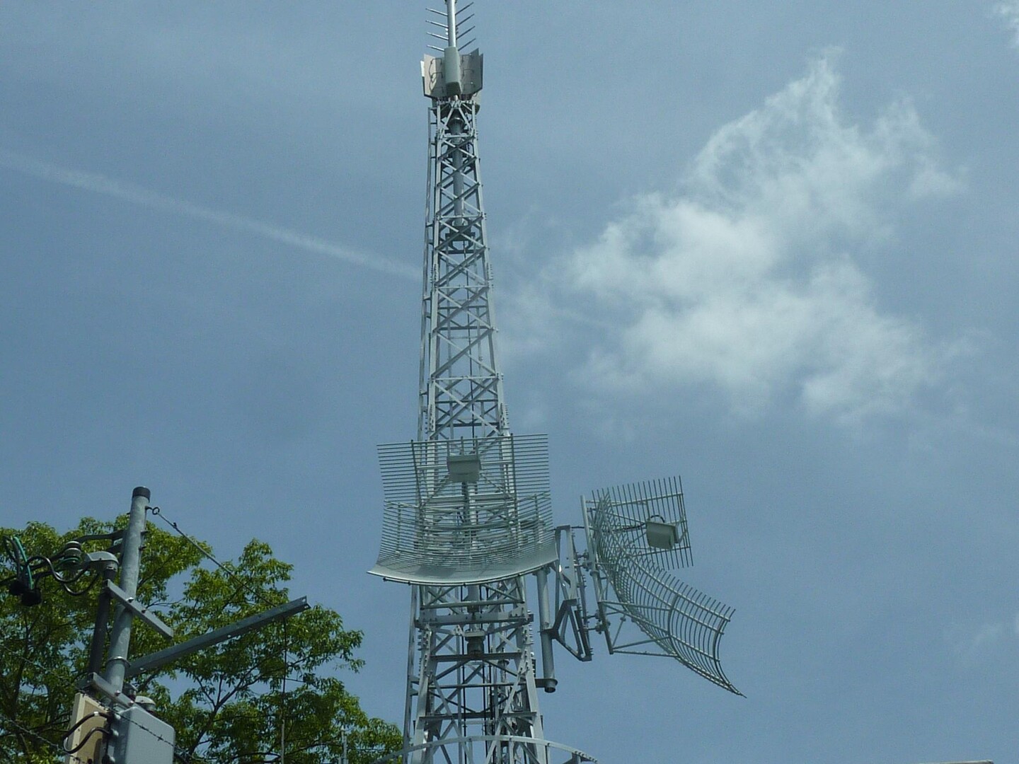 多治見中継局 団地の奥の丘の上にある / ナマコさんの春日井三山・弥勒山・大谷山・道樹山の活動データ YAMAP / ヤマップ