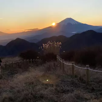 富士山に沈む夕陽です