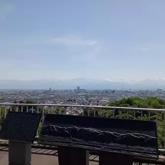 呉羽山山頂展望台。ここがピークで、眺めが良くかったです。