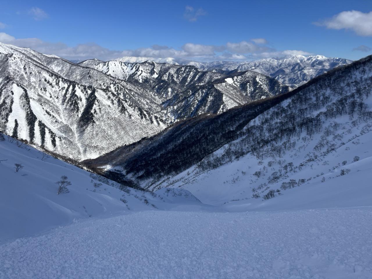 谷川岳・七ツ小屋山・大源太山 このまま降れば、一般登山道と合流できるので、降りました