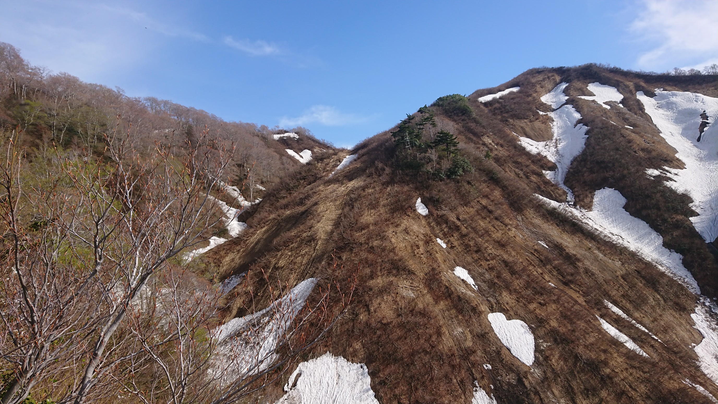 木六山・銀次郎山 灰ヶ岳 左手の尾根から入ります
