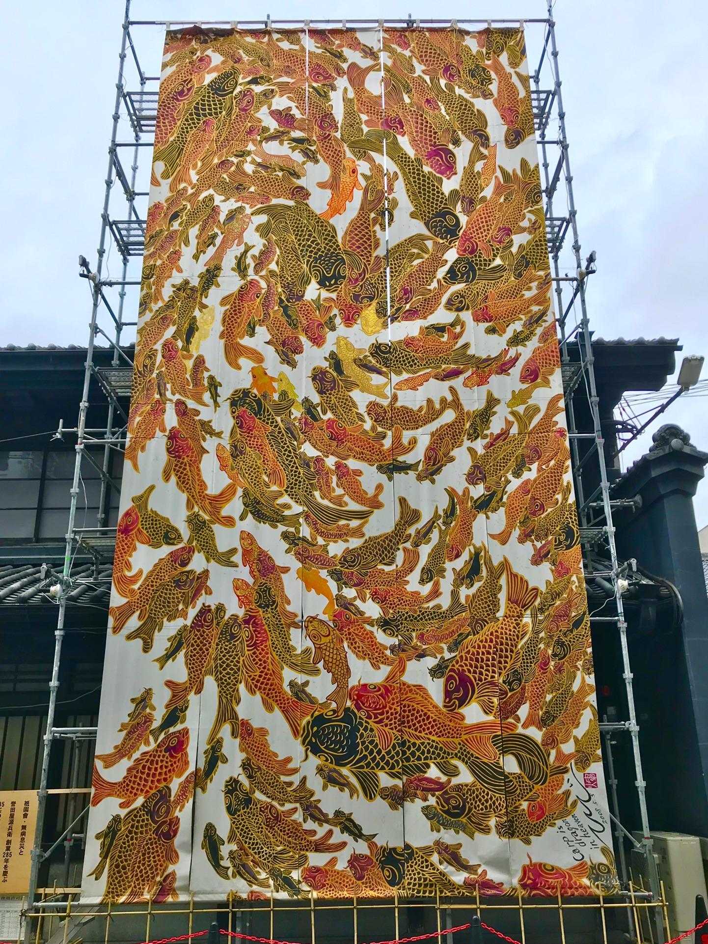 蔵の中にあった木彫の鯉 誤魔化せ
