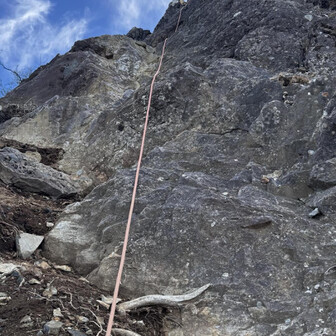 ロープある側からくだる