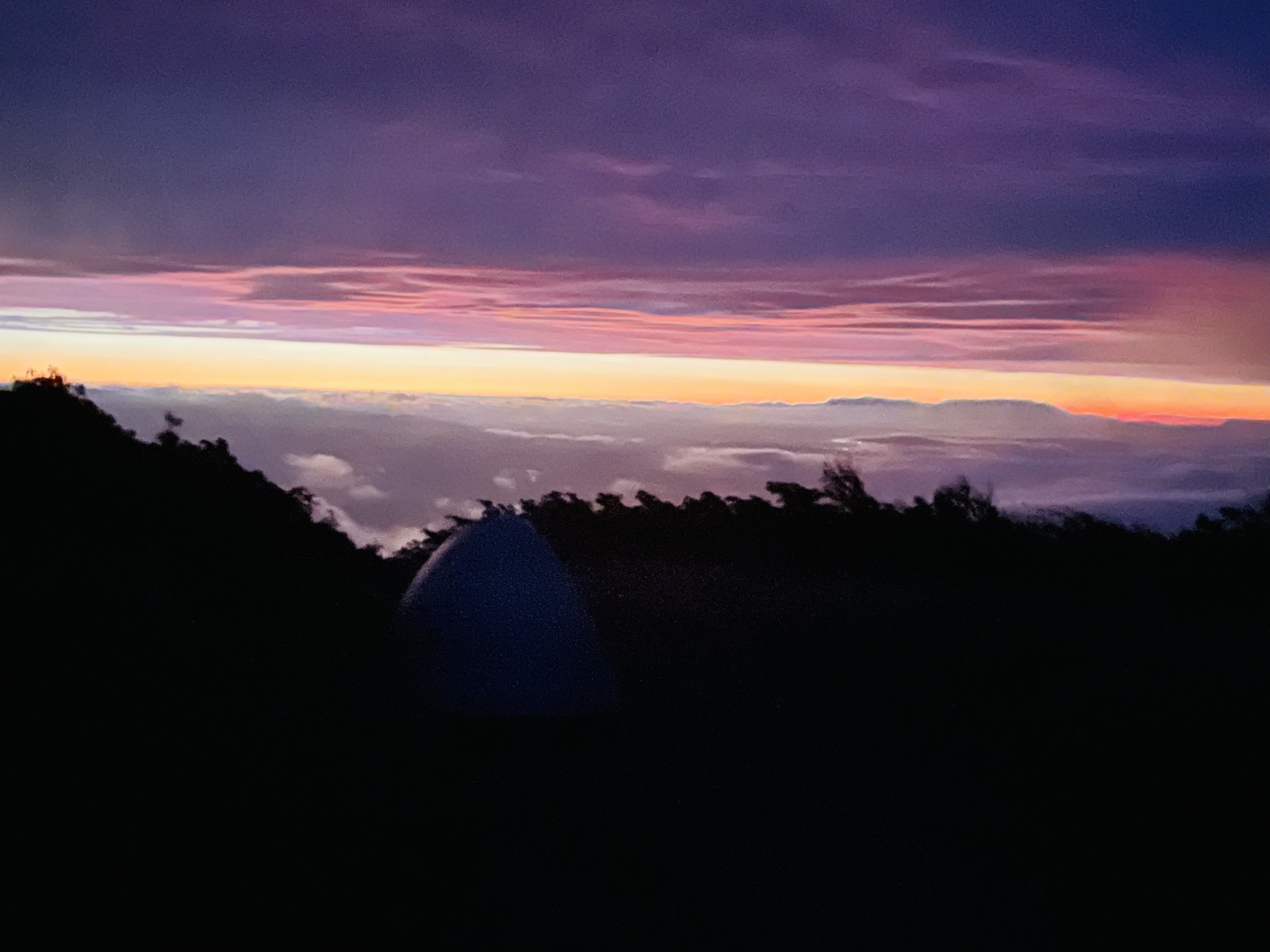 さて朝です。
モルゲン劇場始まりますよ。
ひょっこり蔵王連峰。