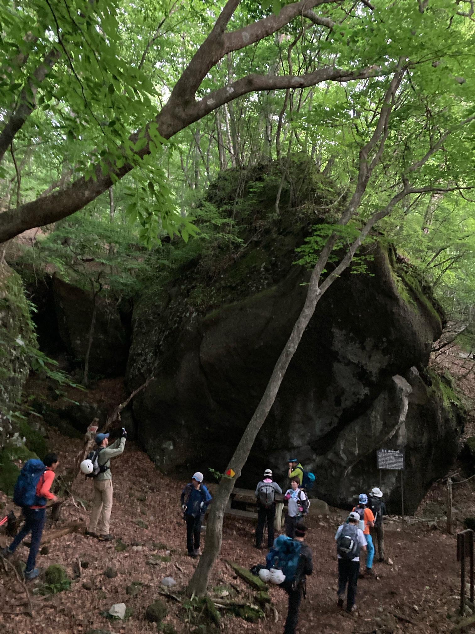 皇海山・袈裟丸山・庚申山 鏡岩