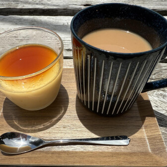 コーヒーじゃなくてチャイにした！
プリンも美味しかった♡
