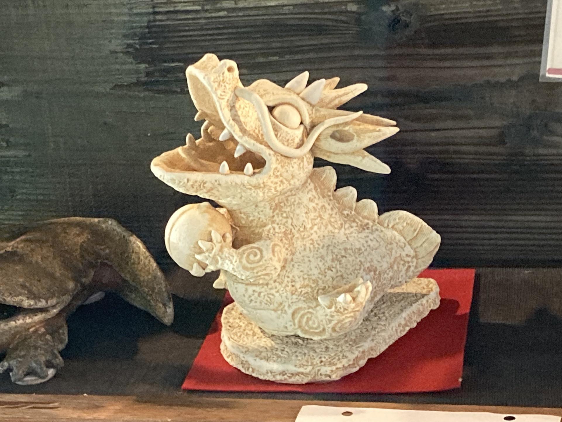 中国製石の彫刻3人の子どもと桃