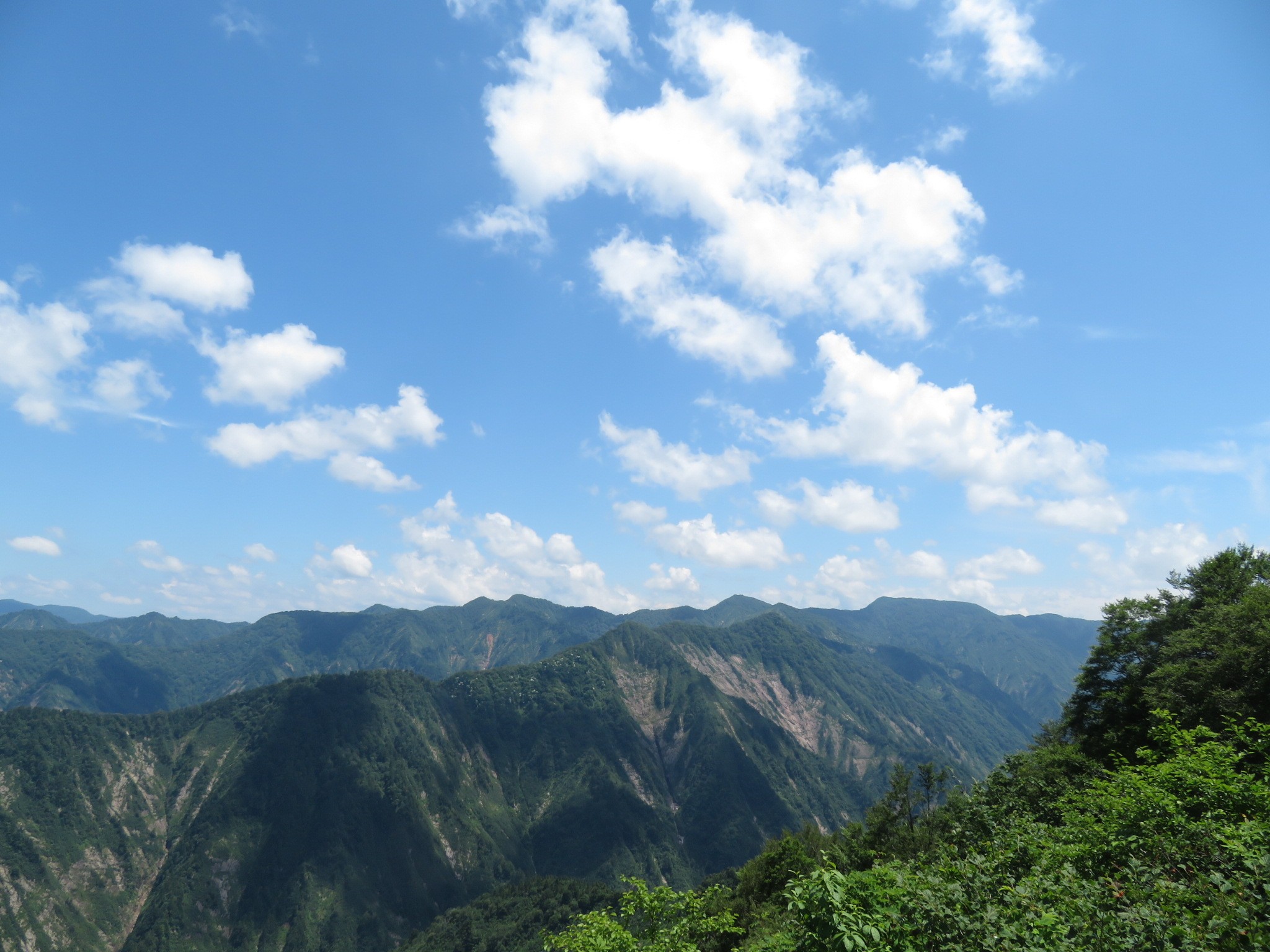 木六山・銀次郎山 川内山のメインストリート