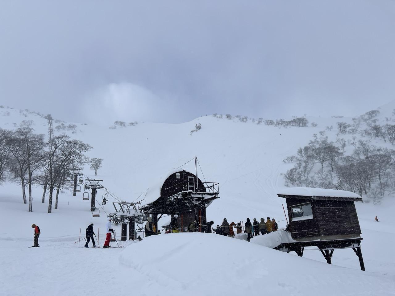 谷川岳・七ツ小屋山・大源太山 このリフトに乗るべきでした。