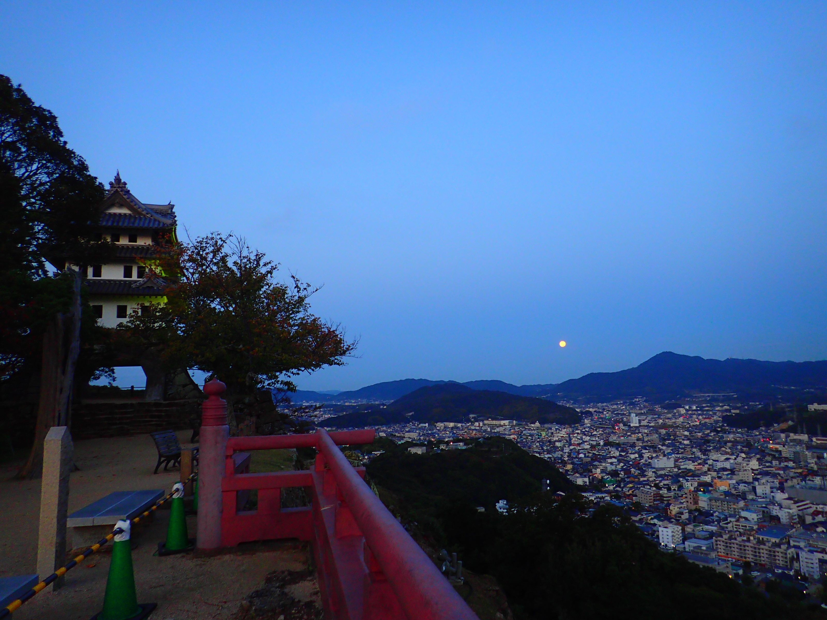 朝日 満月 大阪湾 三熊山と洲本城 Bgn48 さんの淡路島の活動データ Yamap ヤマップ