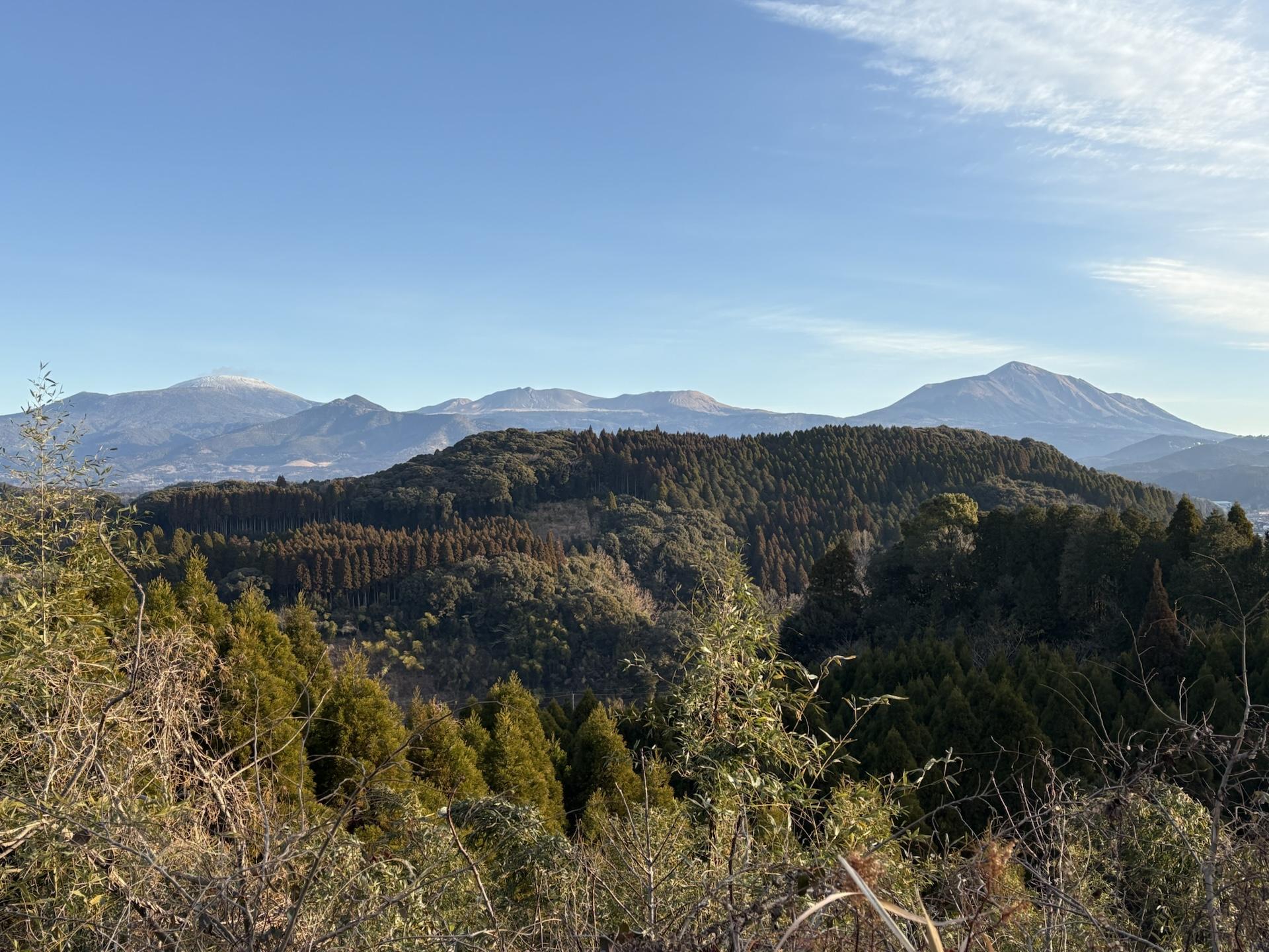 霧島峠茶屋さんから韓国岳と高千穂峰を望む👀