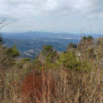 霊山 雲り気味