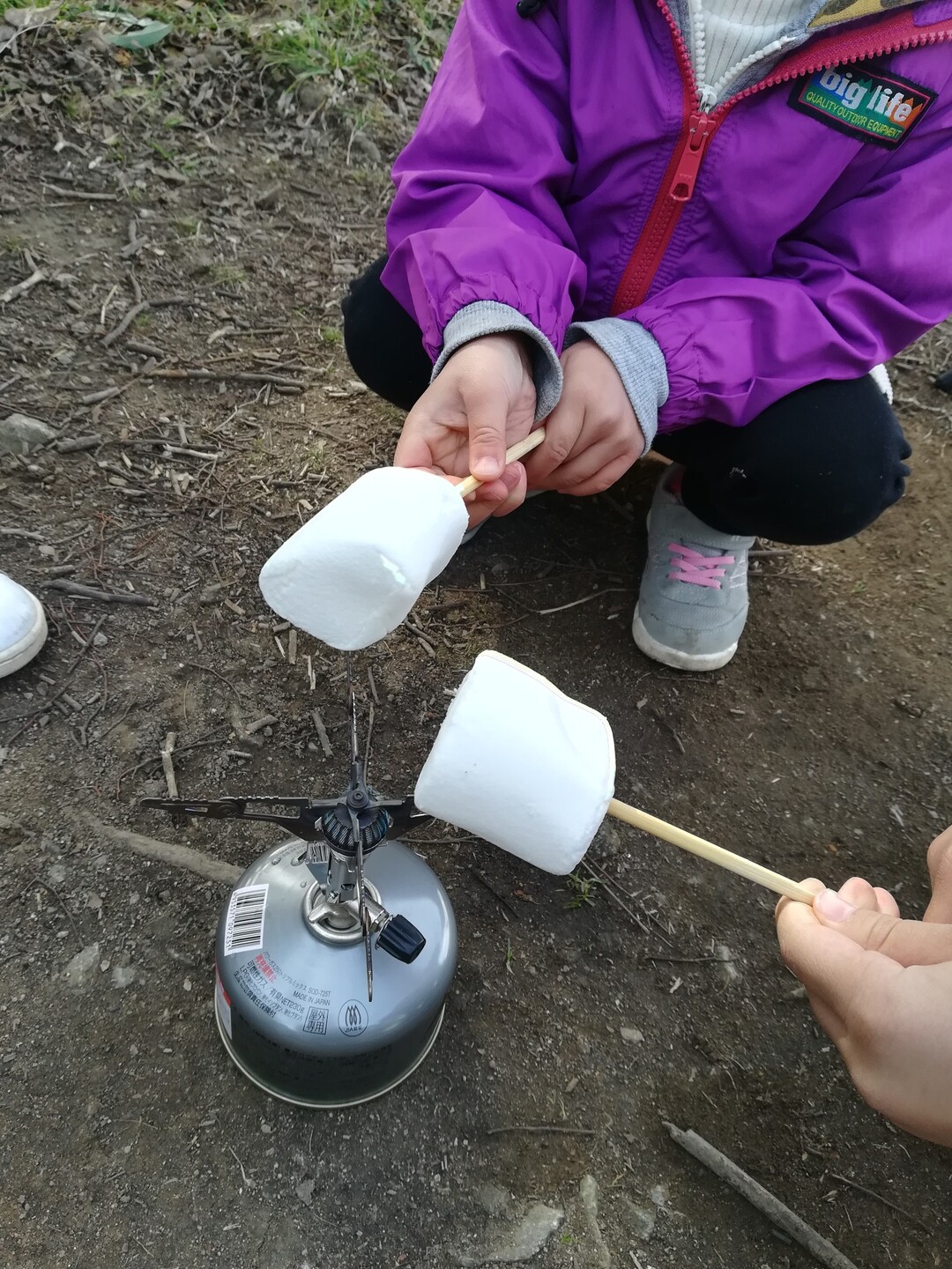 立花山でマシュマロを焼いたらベニテングダケみたいになった 立花山 三日月山 城ノ越山の写真8枚目 コストコの巨大マシュマロを焼く Yamap ヤマップ