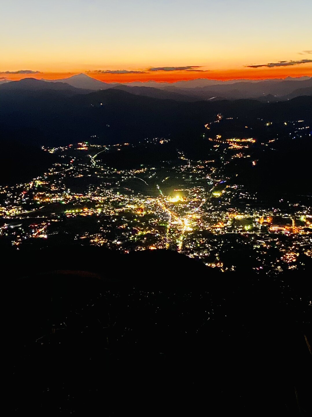エロ猿 由布岳で神となる そして職質 笑 由布岳 鶴見岳の写真37枚目 湯布院の夜景を見ながら 写真をとるたに Yamap ヤマップ