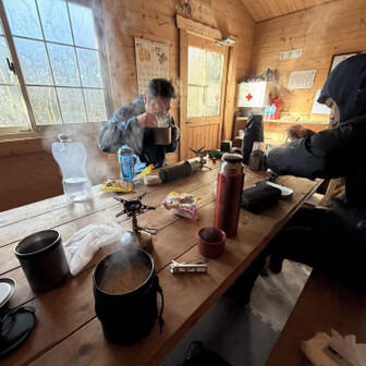 馬見山山小屋で昼飯🍚
今日もうまかっちゃん🍜
あったまる😋👍