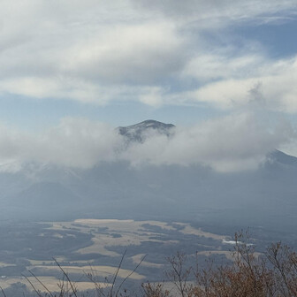 30分ほど粘って浅間山の山頂がちょこっと見えました！今日はこれで良しとします！