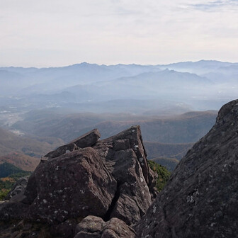 絶景！北八ヶ岳 にゅう～高見石 / まりんさんの蓼科山・横岳・縞枯山の