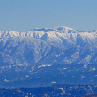 平ケ岳、AR 山ナビだと同じ場所に燧ヶ岳があるけど真後ろってことなのかな