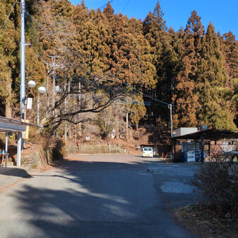 堂平山・笠山（乳房山）・大霧山 定峰峠の茶屋
開店準備のおかみさんから声かかかる
「早いですねー」
🅿️500円
🚻あり