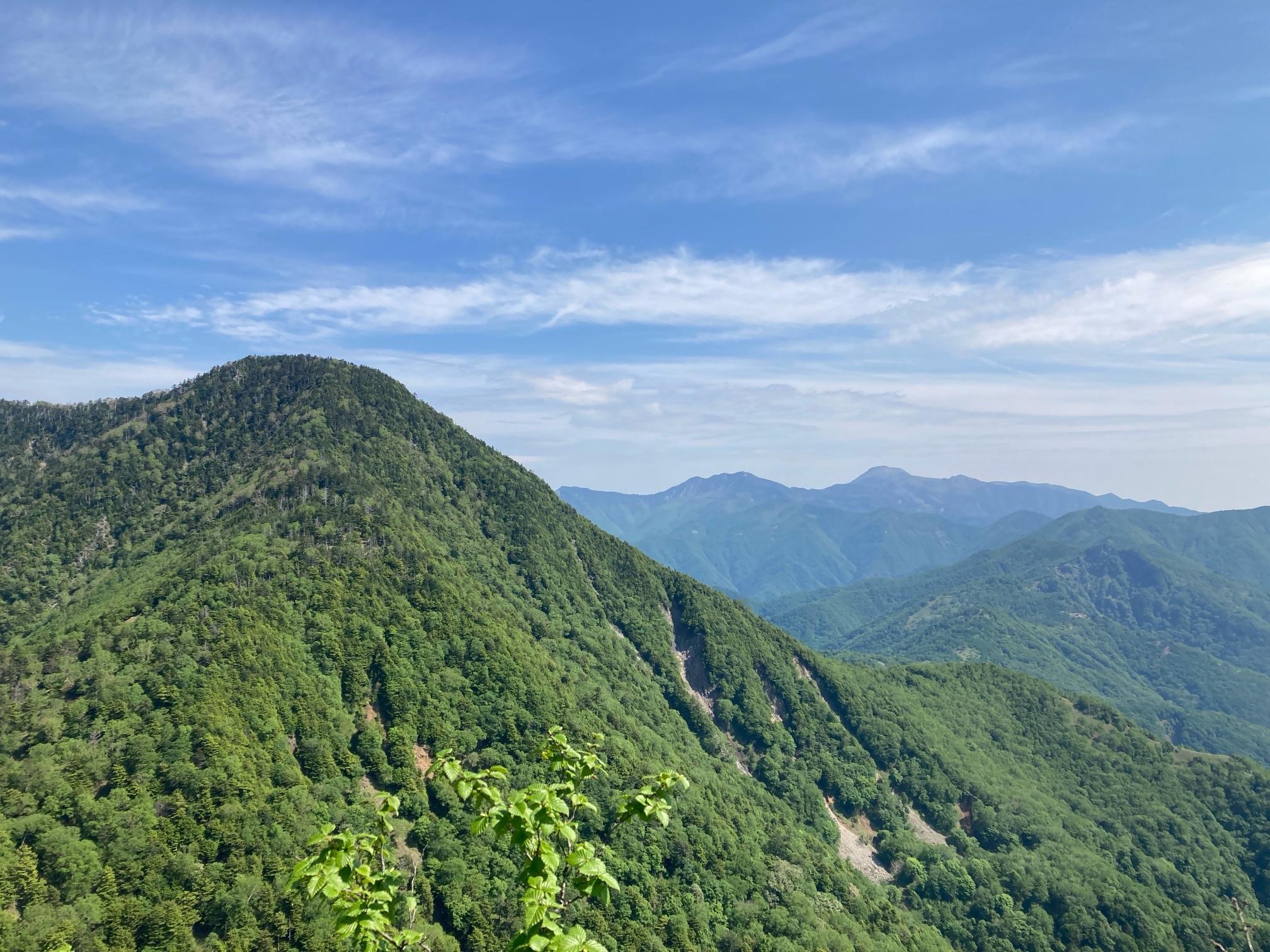 皇海山・袈裟丸山・庚申山 皇海山の隣は日光白根山
