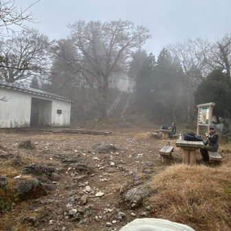 山頂飯🍚してる方々に
今日は　豚汁🐽してないか？！と　訪ねるも
無視されてて😝