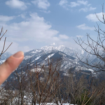 尖山 方角的に、あれは去年天候悪化で断念した『鍬崎山』でいいんかや？今年こそは登りたいな⤴︎