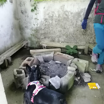 その内部①
狭いし暑いし💦
休憩も ままならん😣
カロリーメイト他、持ち帰りました👍