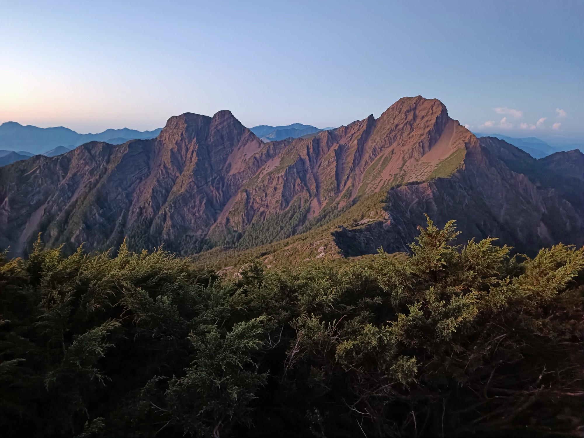 明治最高峰 薩摩焼 金襴手 玉山造 【山水風景図】コーヒー（紅茶）ポット 里帰り 明治最高峰 薩摩焼 金襴手 玉山造 【山水風景図】コーヒー（紅茶