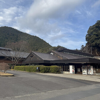 冷水山・百前森山・果無山 昴の郷に車を停めました。トイレもあります