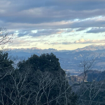 岩湧山・一徳防山・三石山 右手には八経ヶ岳まで見えて
修験の聖地の荘厳な雰囲気でした。

感激です。

頑張って詰め込んで良かった

日没がヤバイけど
