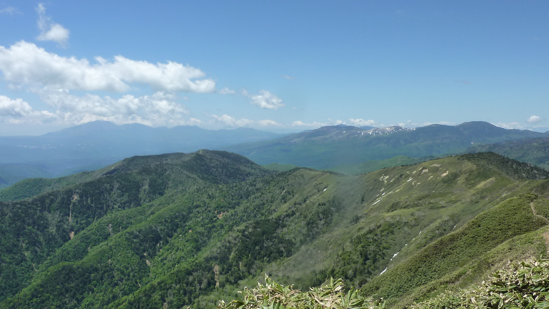 野反湖から白砂山周回 ｱｯﾌﾟﾀﾞｳﾝにバテるも 大展望に感嘆の声をあげる イイデ いっちーさんの白砂山 堂岩山 八間山の活動日記 Yamap ヤマップ