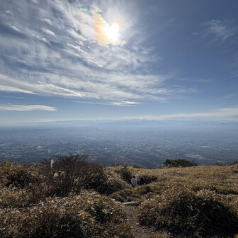 八ヶ岳方面

気づかなかったけど上の方の雲が虹みたいになってる
彩雲かな