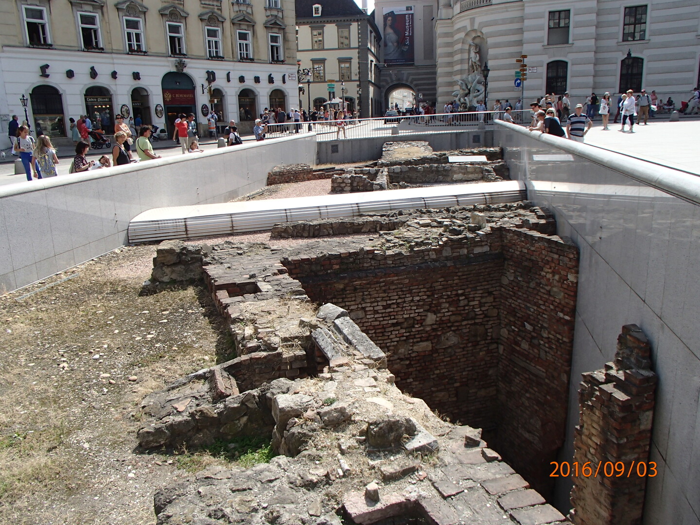 ウィーン観光 アッペンツェルの写真29枚目 同広場の一角に ウィンドボナ という 約 Yamap ヤマップ