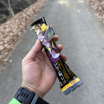 定峰峠→大野峠

定峰峠エイドはうどん、撮り忘れたけどおいしくいただきました🤤
あと計測バンドが見つかってエイドまで届けてくださって、無事に私の腕に戻ってきました🙇🏽‍♀️
本当にご迷惑おかけしました…
憧れのキュインができました😭

あと、おすすめの補給食
タフグミバー
ファミマで見つけてお気に入り