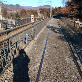 鼻曲山・氷妻山・留夫山 電車になった気分を味わえます。