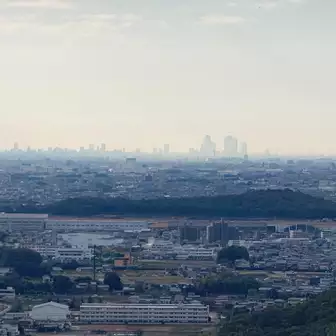 名古屋の高層ビル群✨
手前は各務原の自衛隊基地だけど
わかるかな〜(^_^;)💦❓