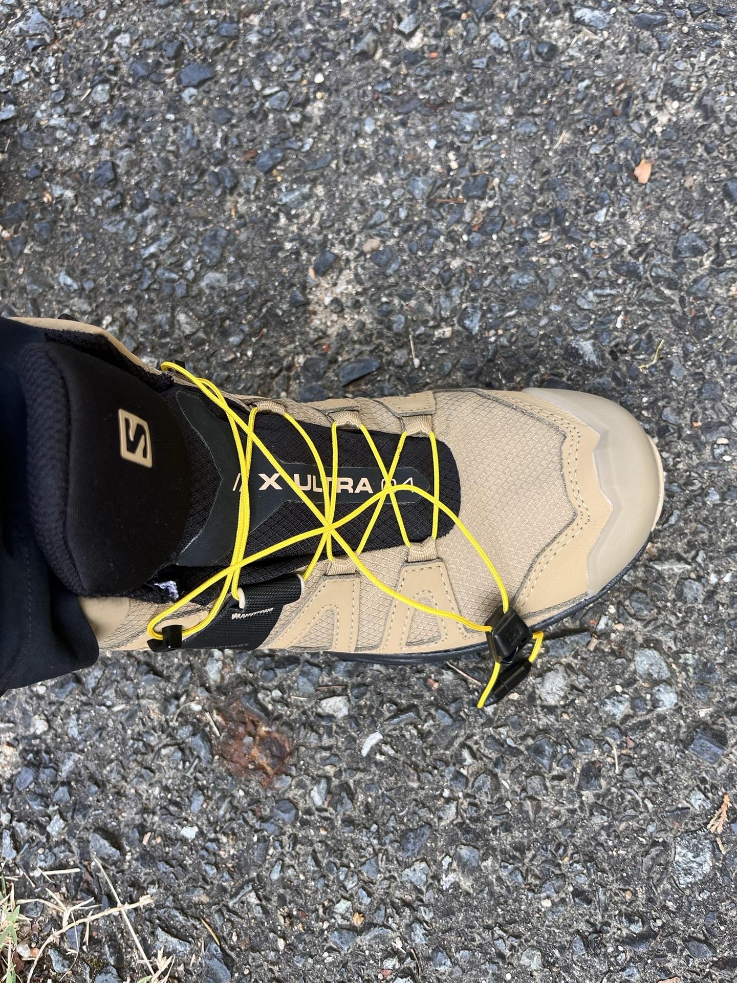 サロモン ダイアログ 26.5cm クイックレース 使用少ない　足の幅細めの方に サロモンのクイックレース搭載シューズは脱ぎ履きがラクで普段履きにも