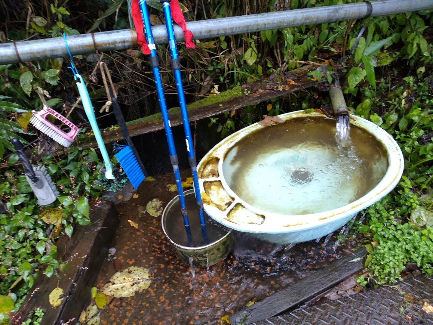 11 4 猿毛岳３０完全武装 猿毛岳の写真22枚目 下山して泥んこ長靴洗う １２ １３分駐車 Yamap ヤマップ